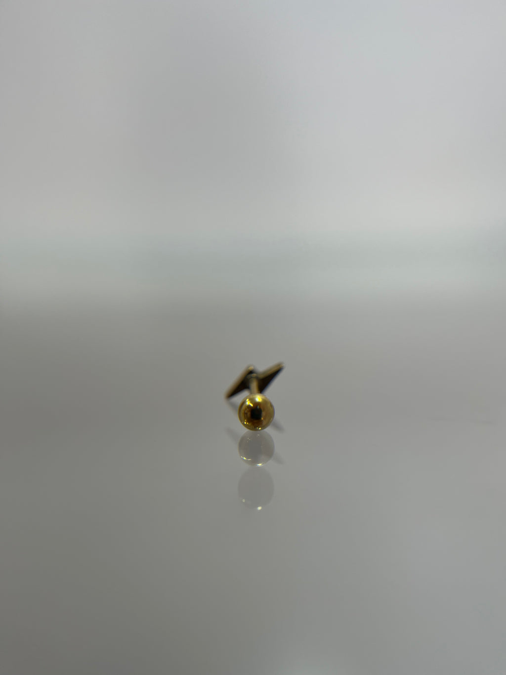 Piercing rayo titanium dorado (cierre bolilla)