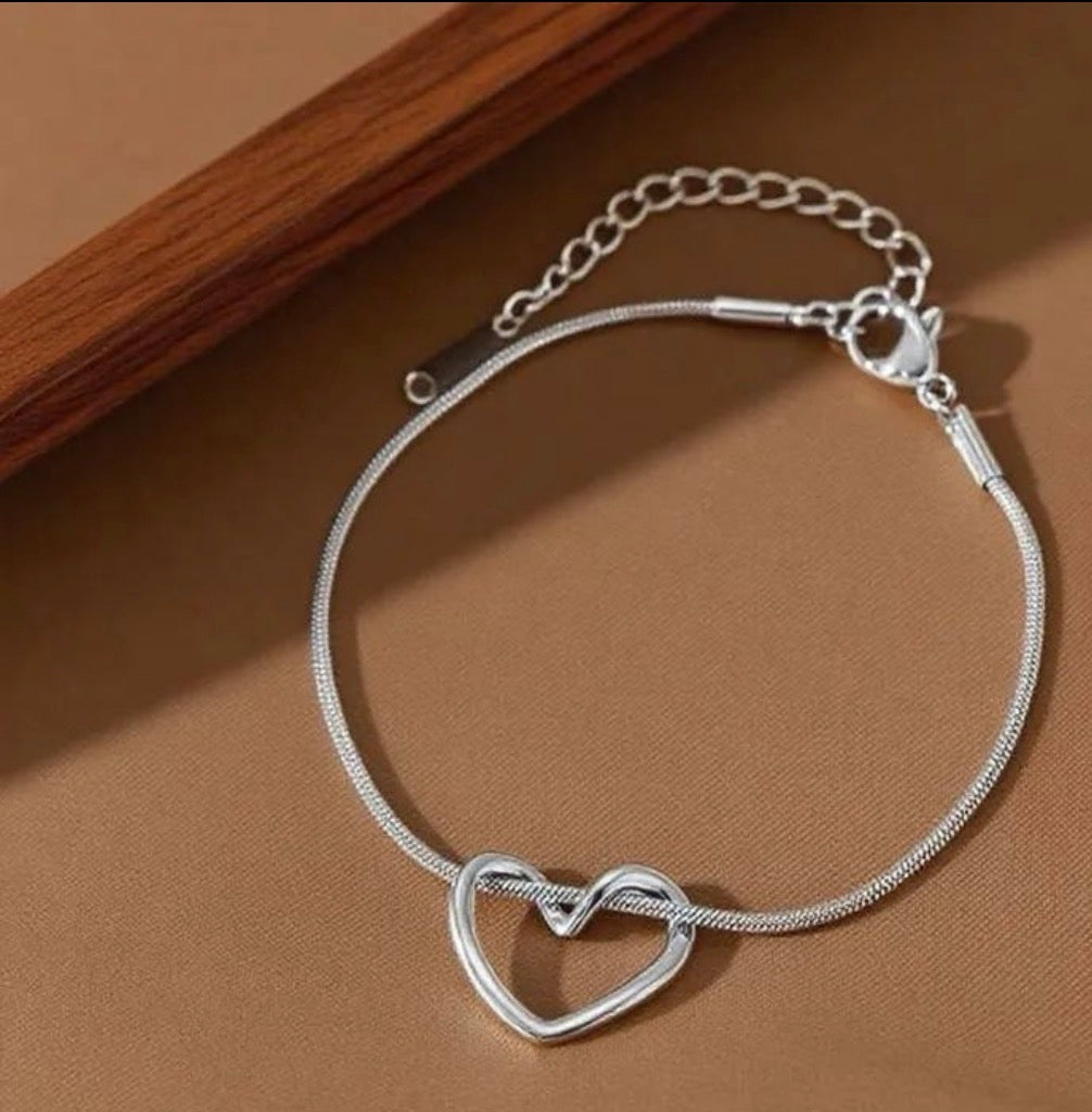 Pulsera básica con corazón plateada