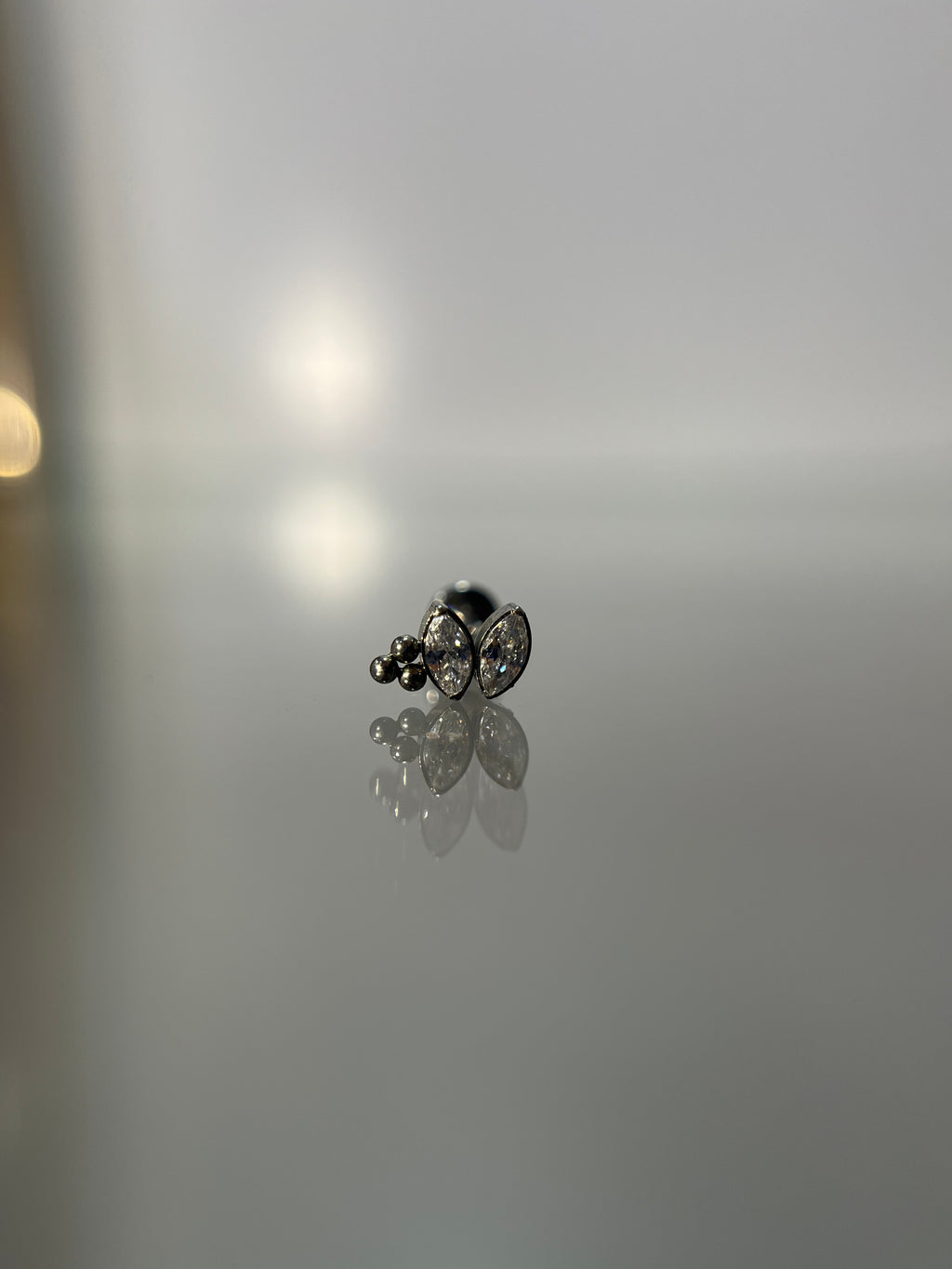 Piercings pétalos (cierre plano)