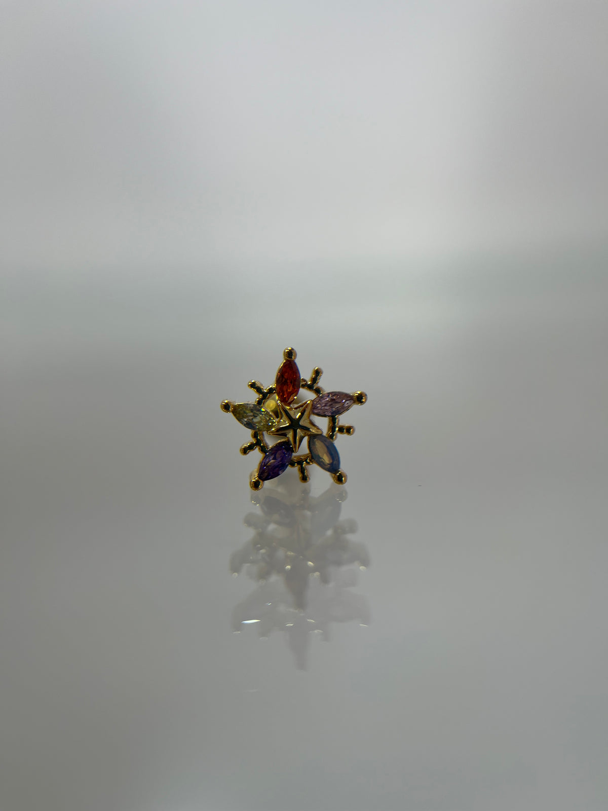 Piercing estrella titanium dorado (cierre bolilla)