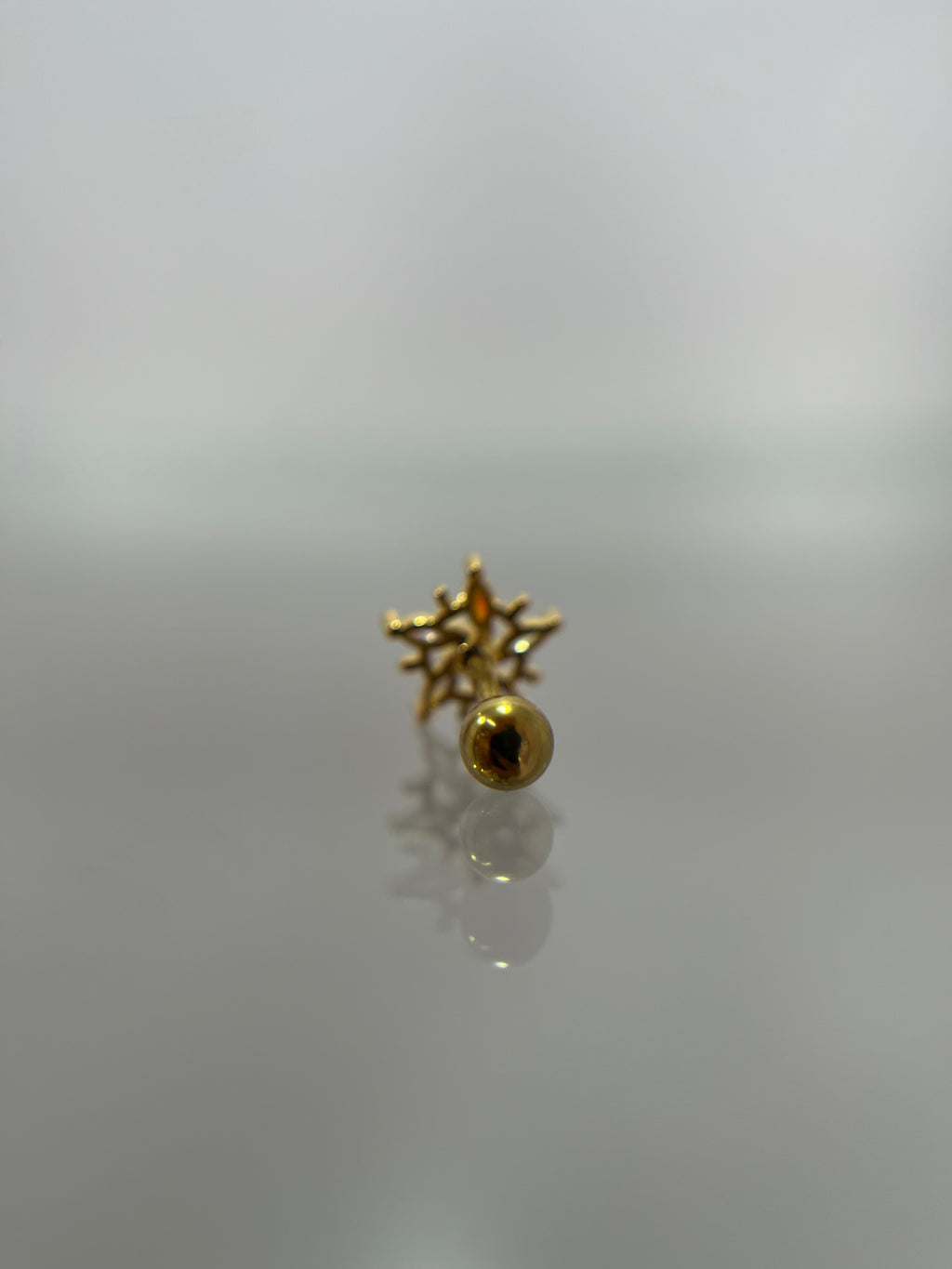 Piercing estrella titanium dorado (cierre bolilla)