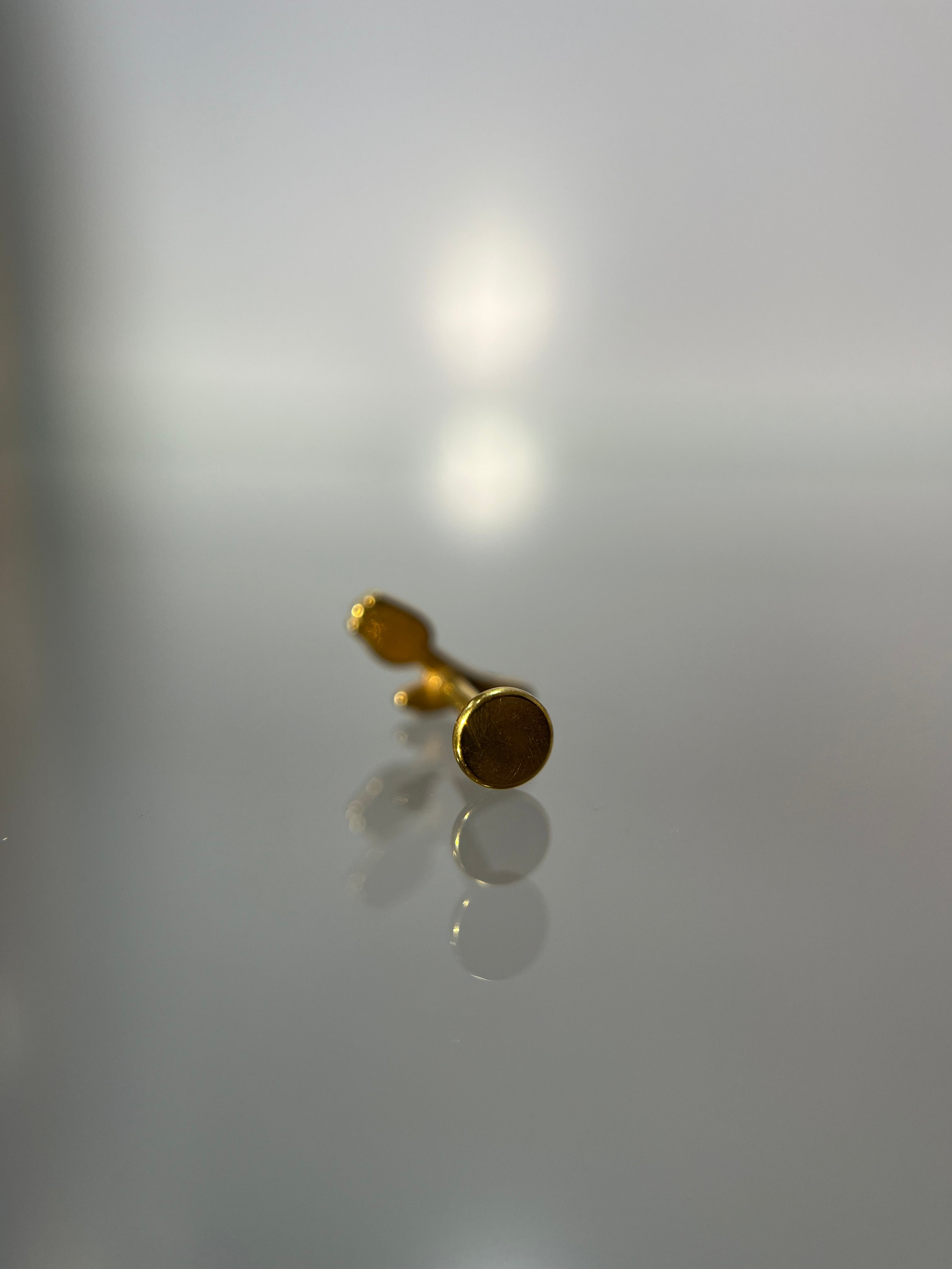 Piercings tulipán (cierre plano)