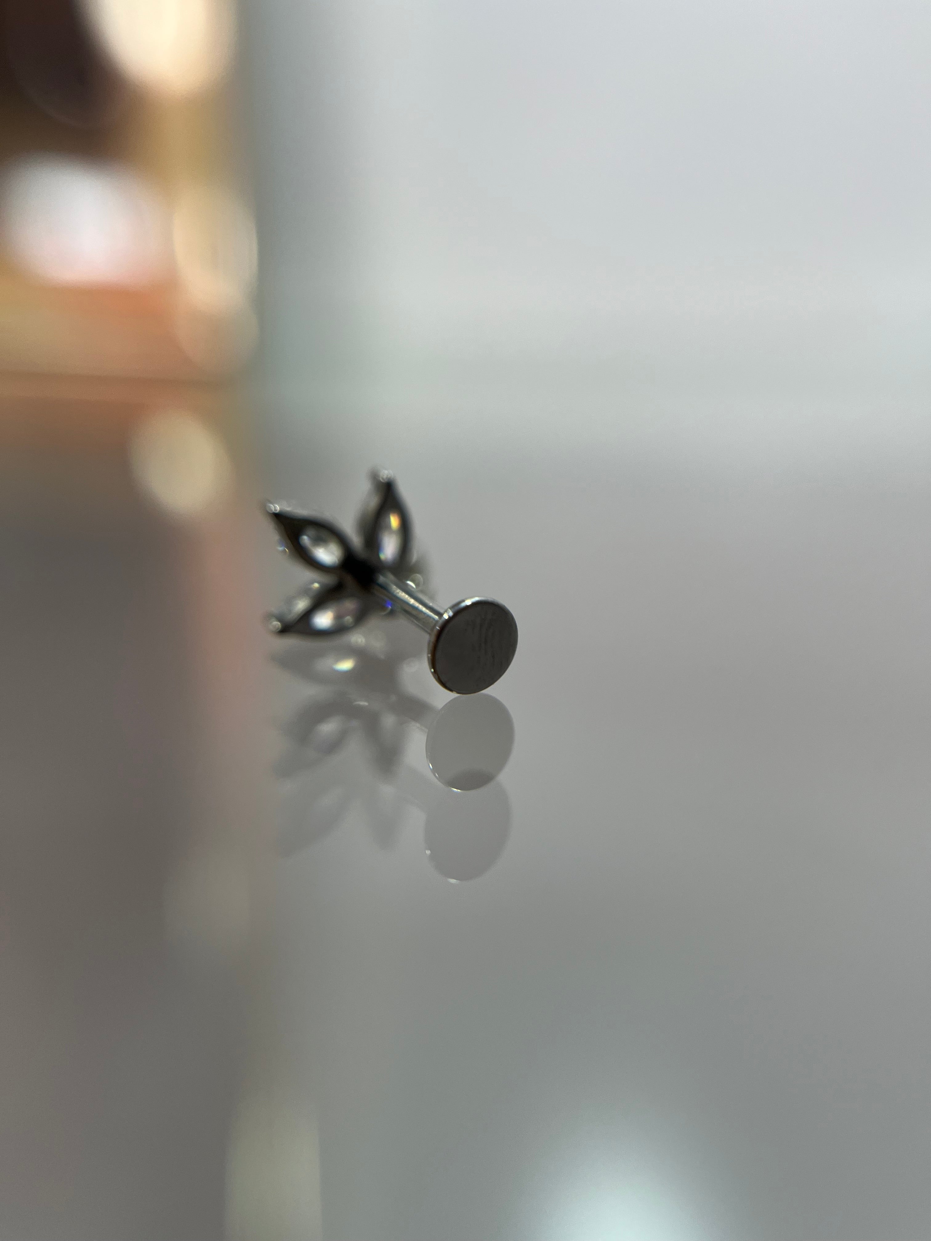 Pircing hojas diamante (cierre plano)