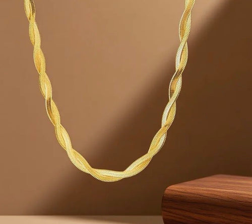 Collar de trenza color dorado