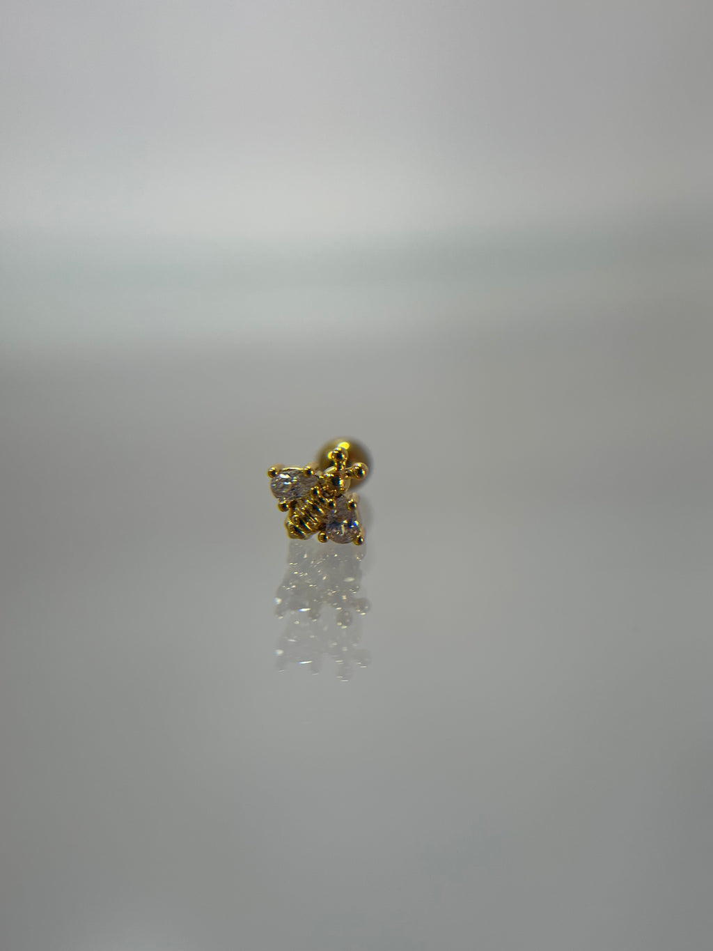 Piercing abejita titanium dorado (cierre bolilla)