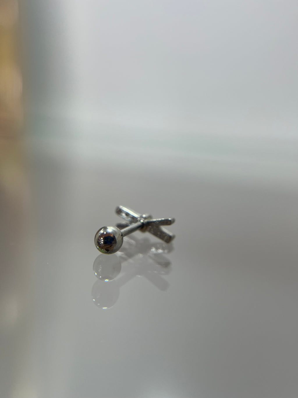 Piercings barras cruzadas (cierre esfera)