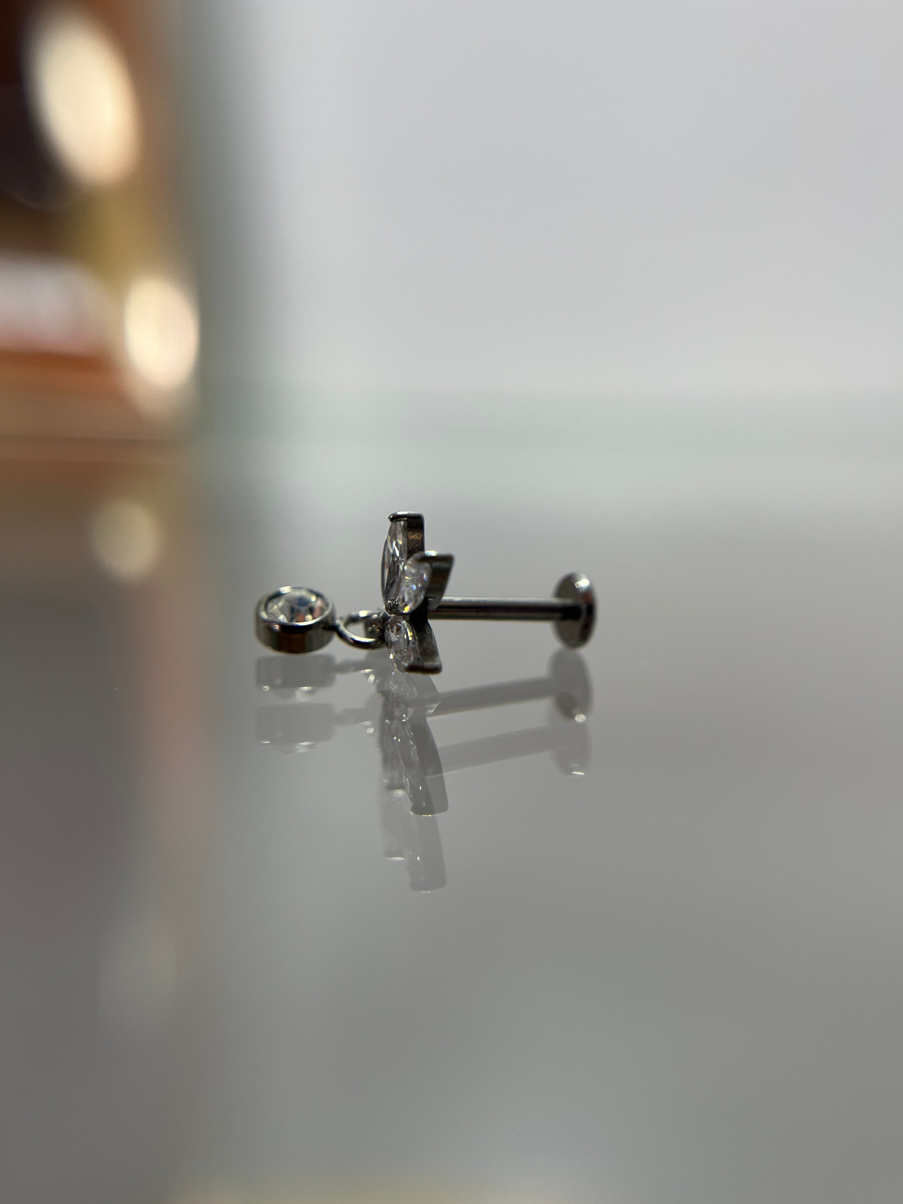 Pircing hojas diamante (cierre plano)
