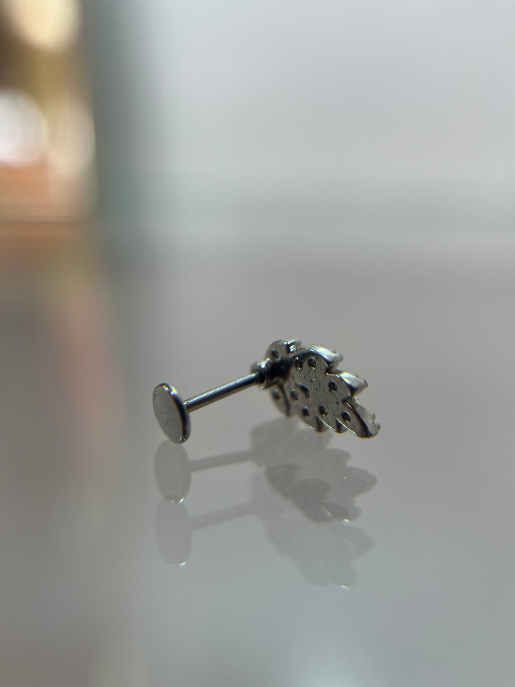 Piercings hoja con diamantes (cierre plano)