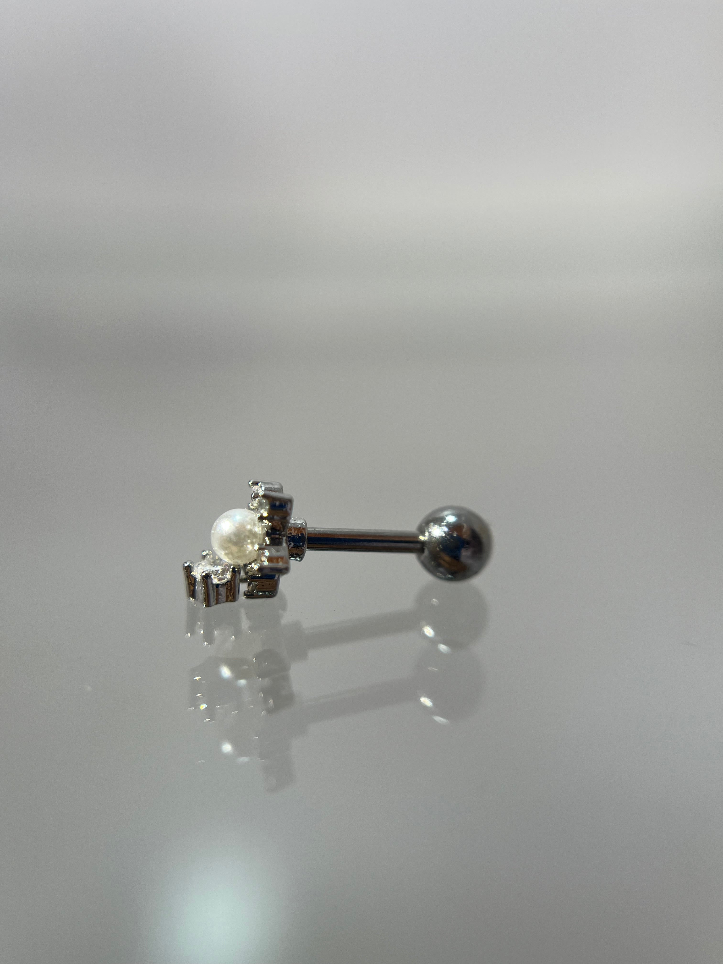 Piercings flor perlada (cierre esfera)