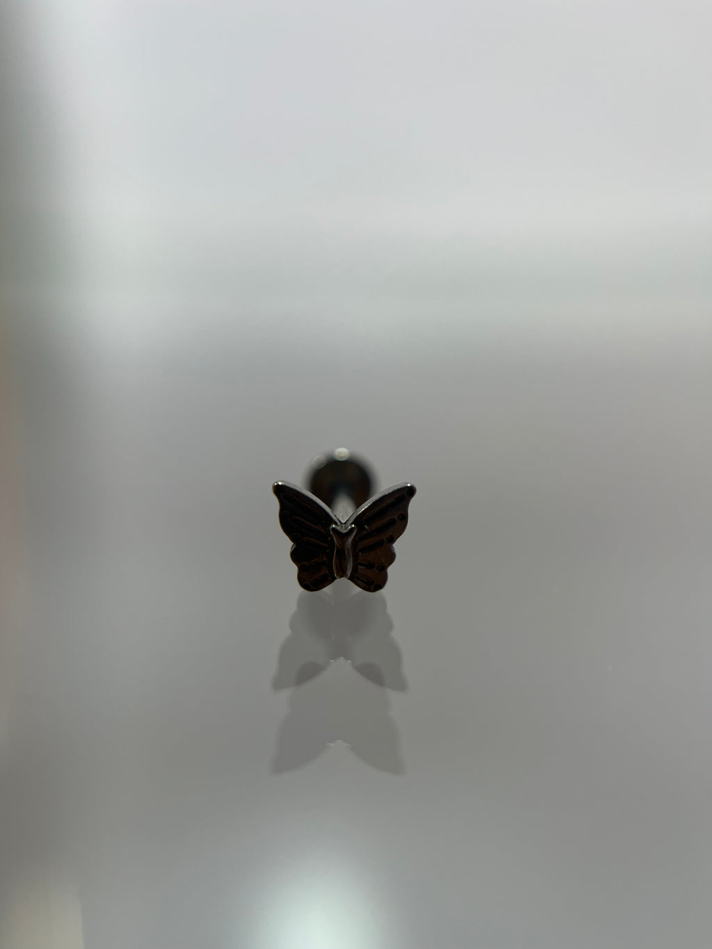 Piercings mariposa (cierre plano)