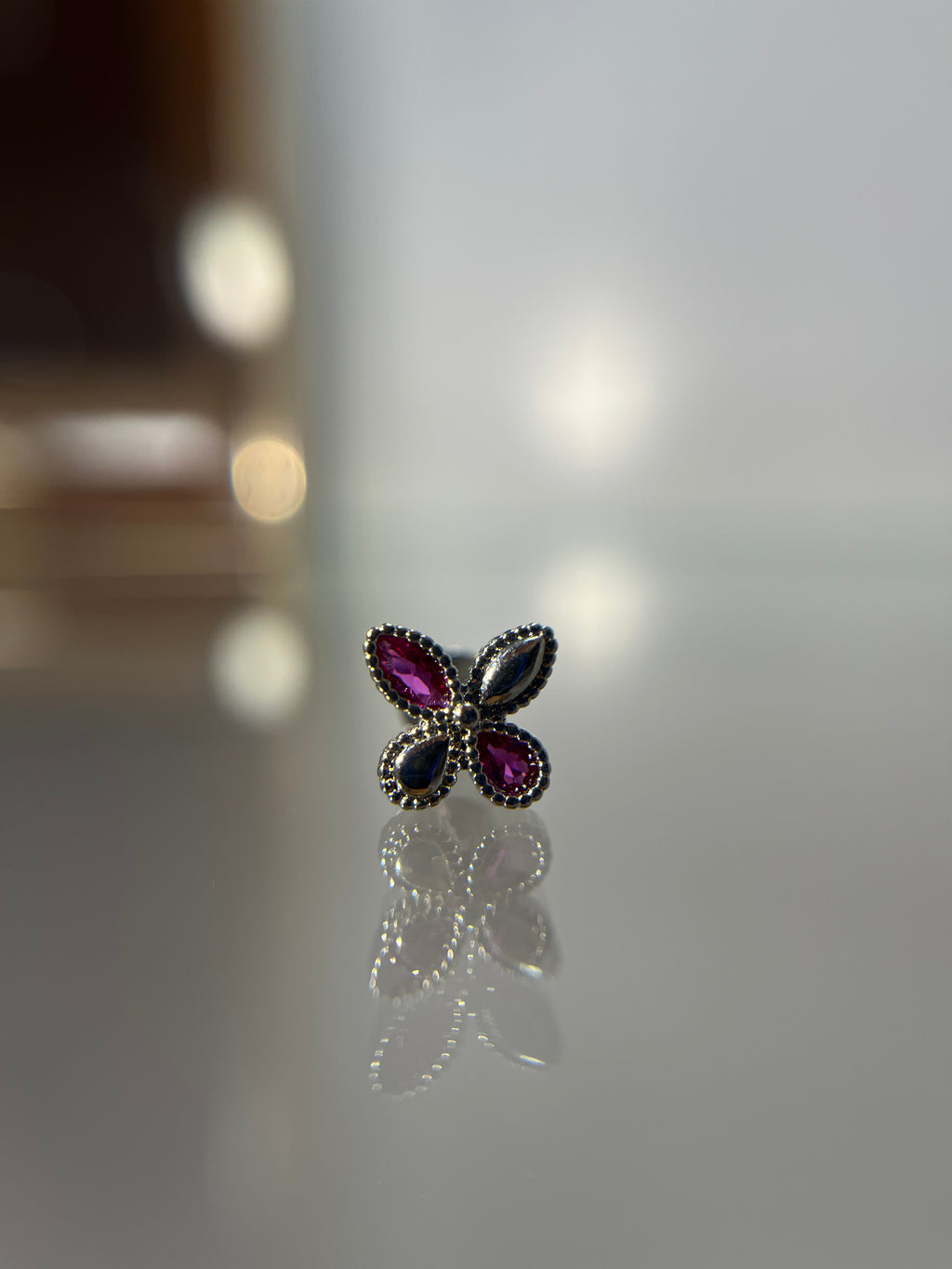 Piercings mariposa (cierre plano)