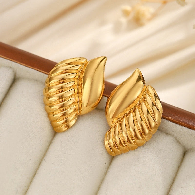 Pendientes de caracol dorados