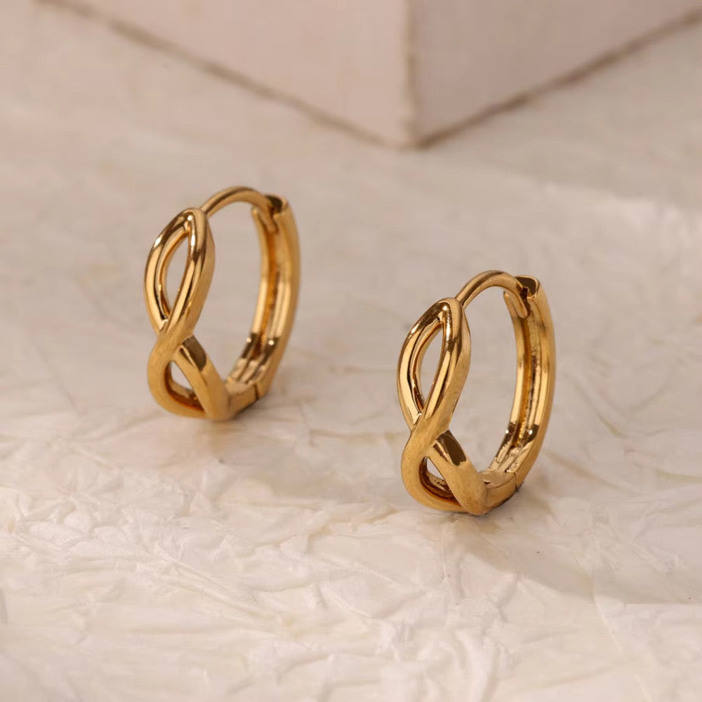 Argollas infinito color dorado