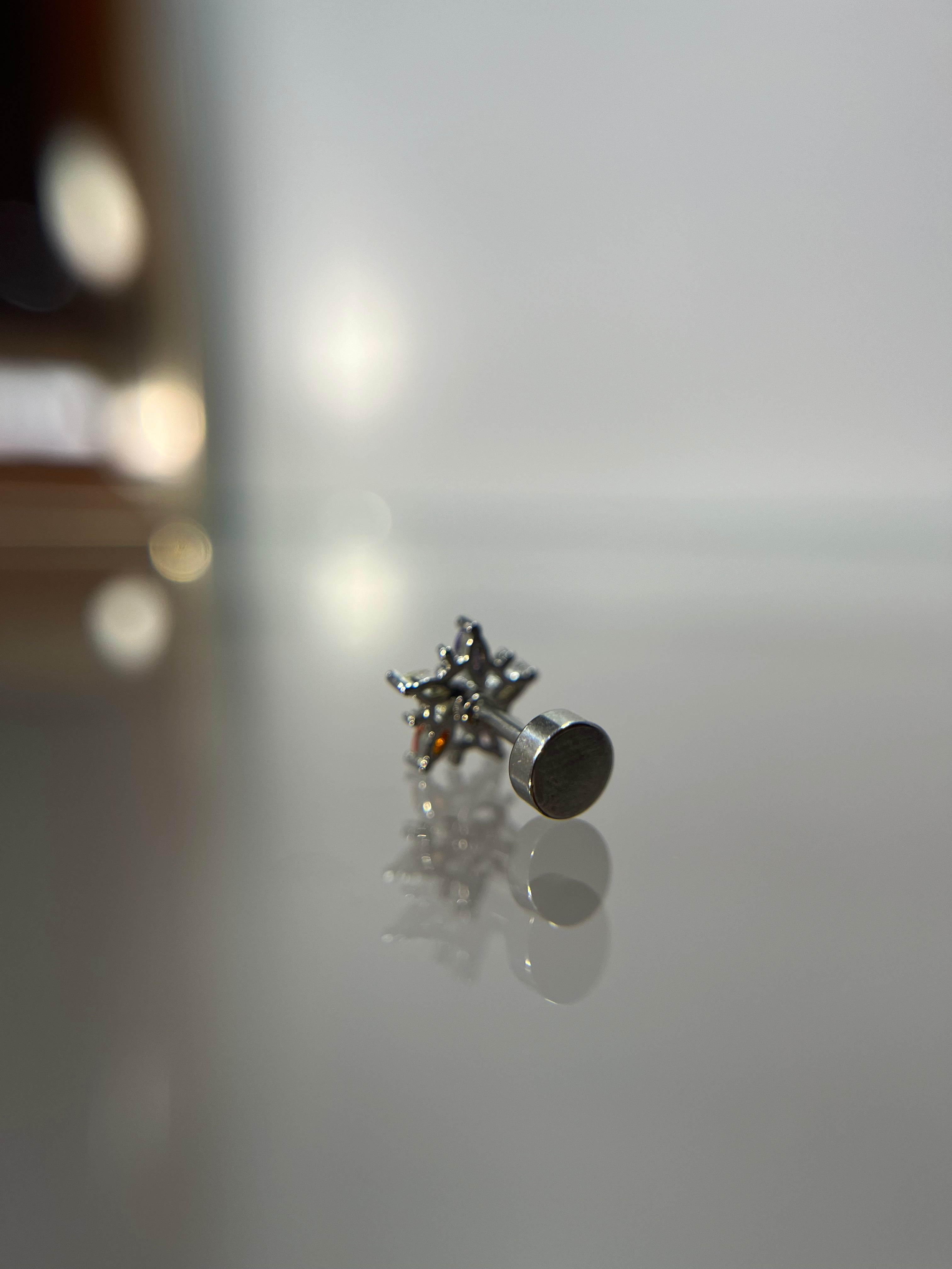Piercings estrella (cierre plano)