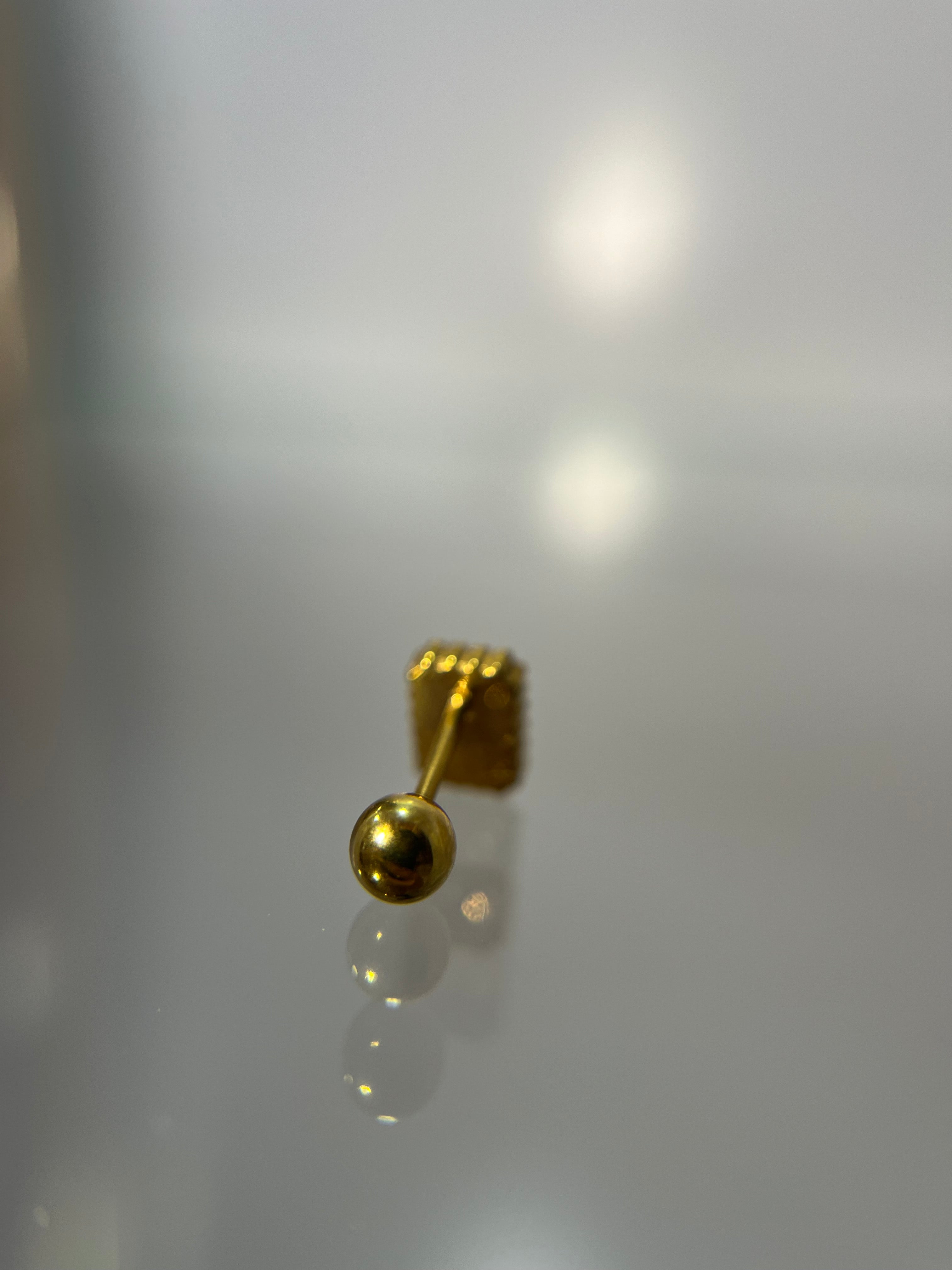 Piercing piedra verde (cierre esfera)