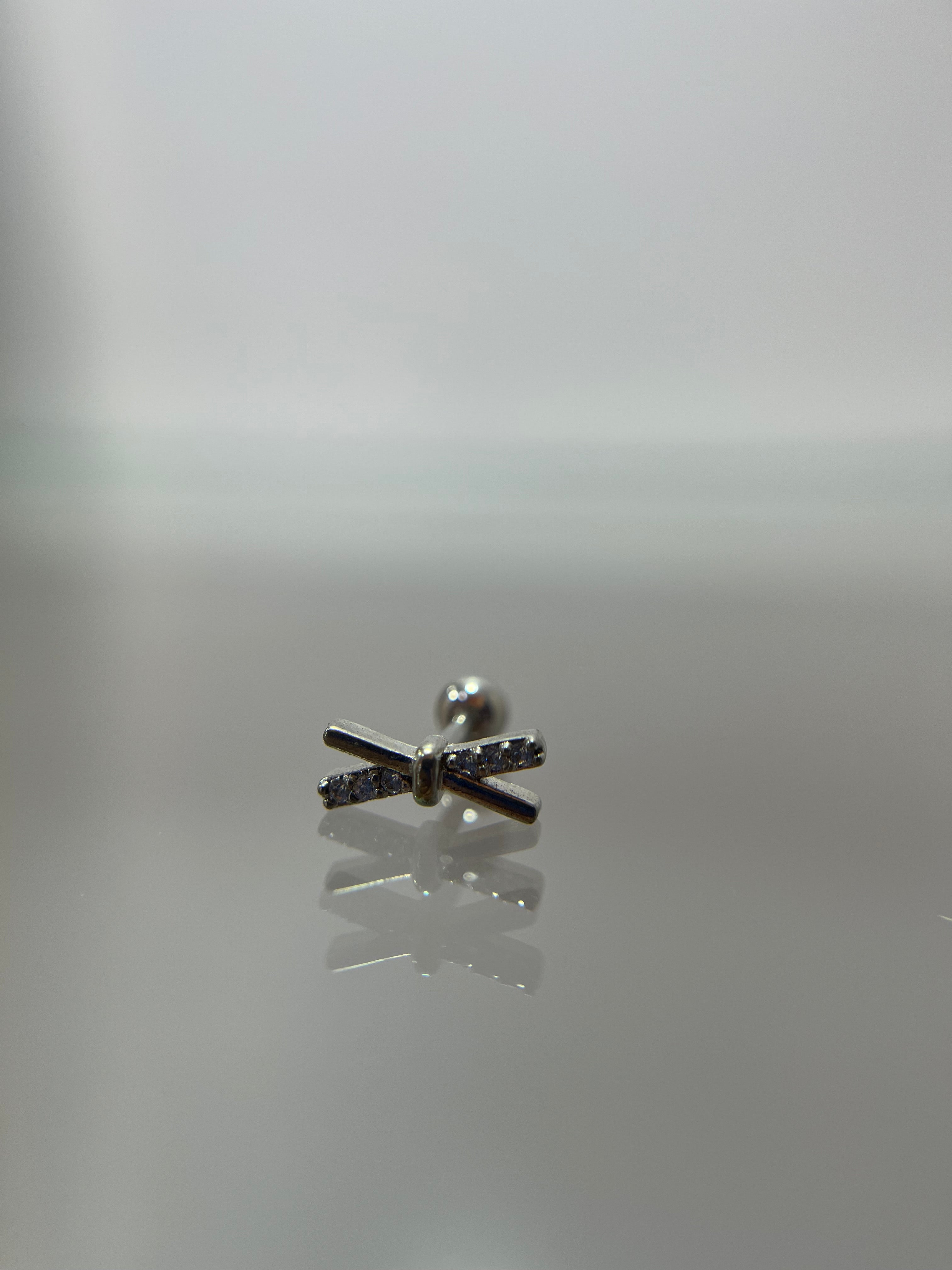 Piercings barras cruzadas (cierre esfera)