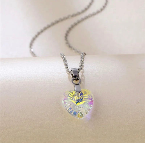Collar con corazón tornasol