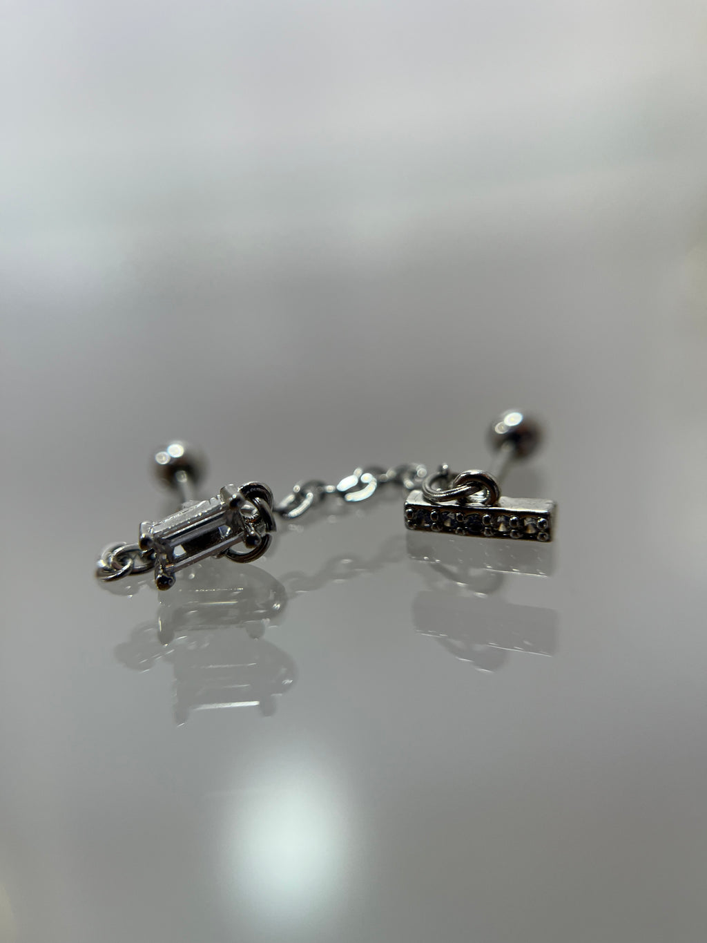 Piercing cadena colgante (cierre esfera)
