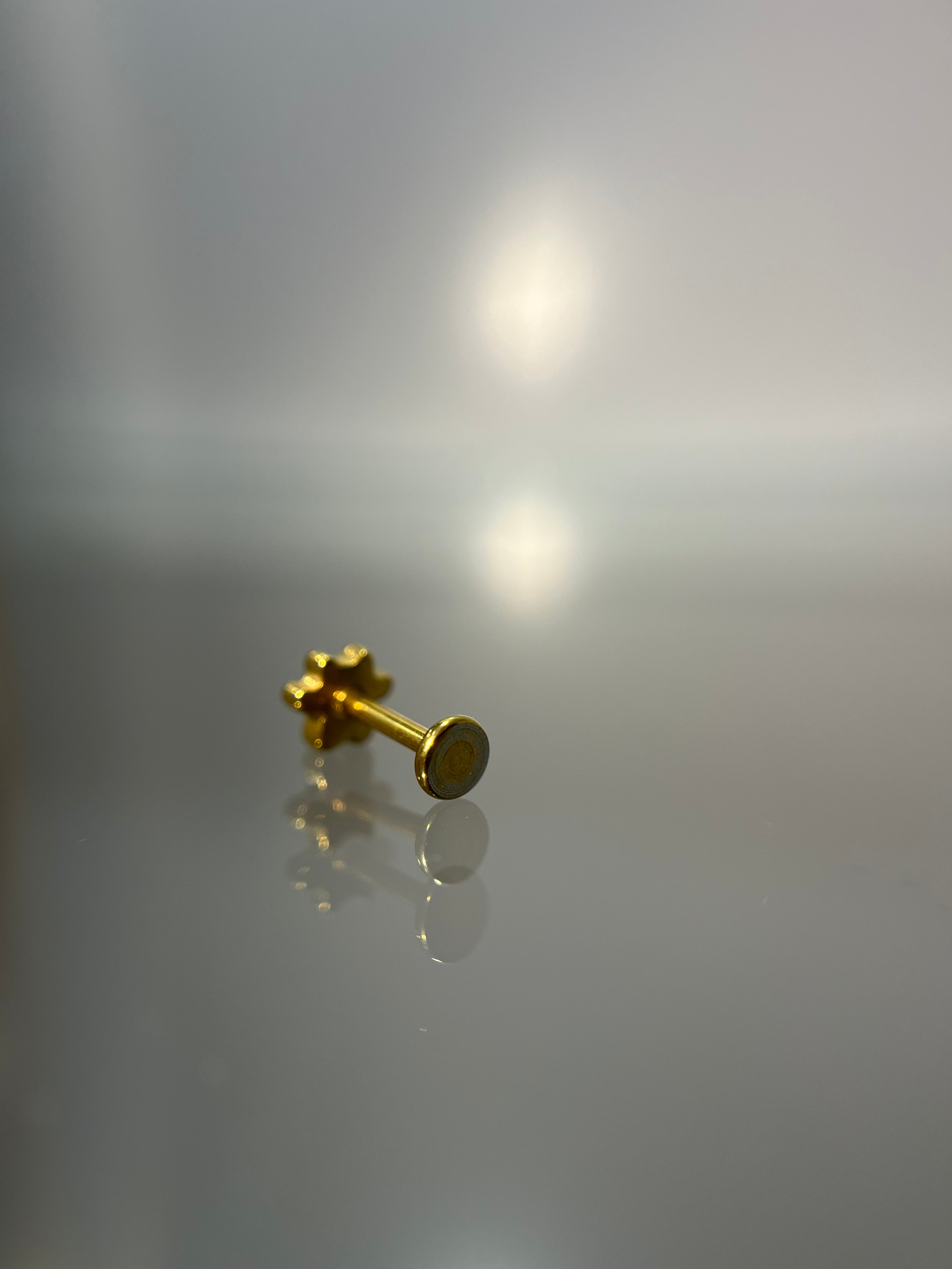 Piercings huella (cierre plano)
