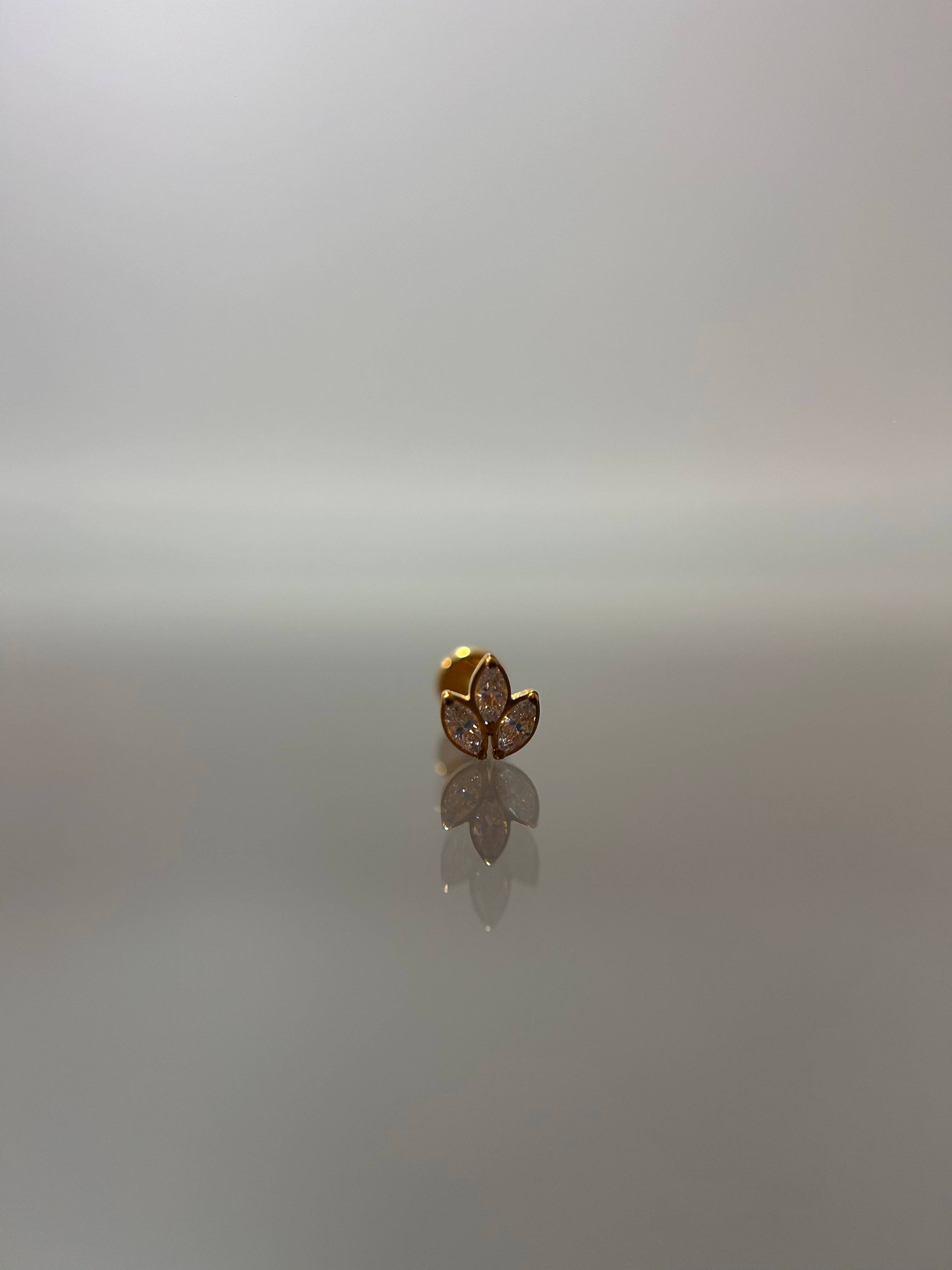 Piercing loto (cierre plano)