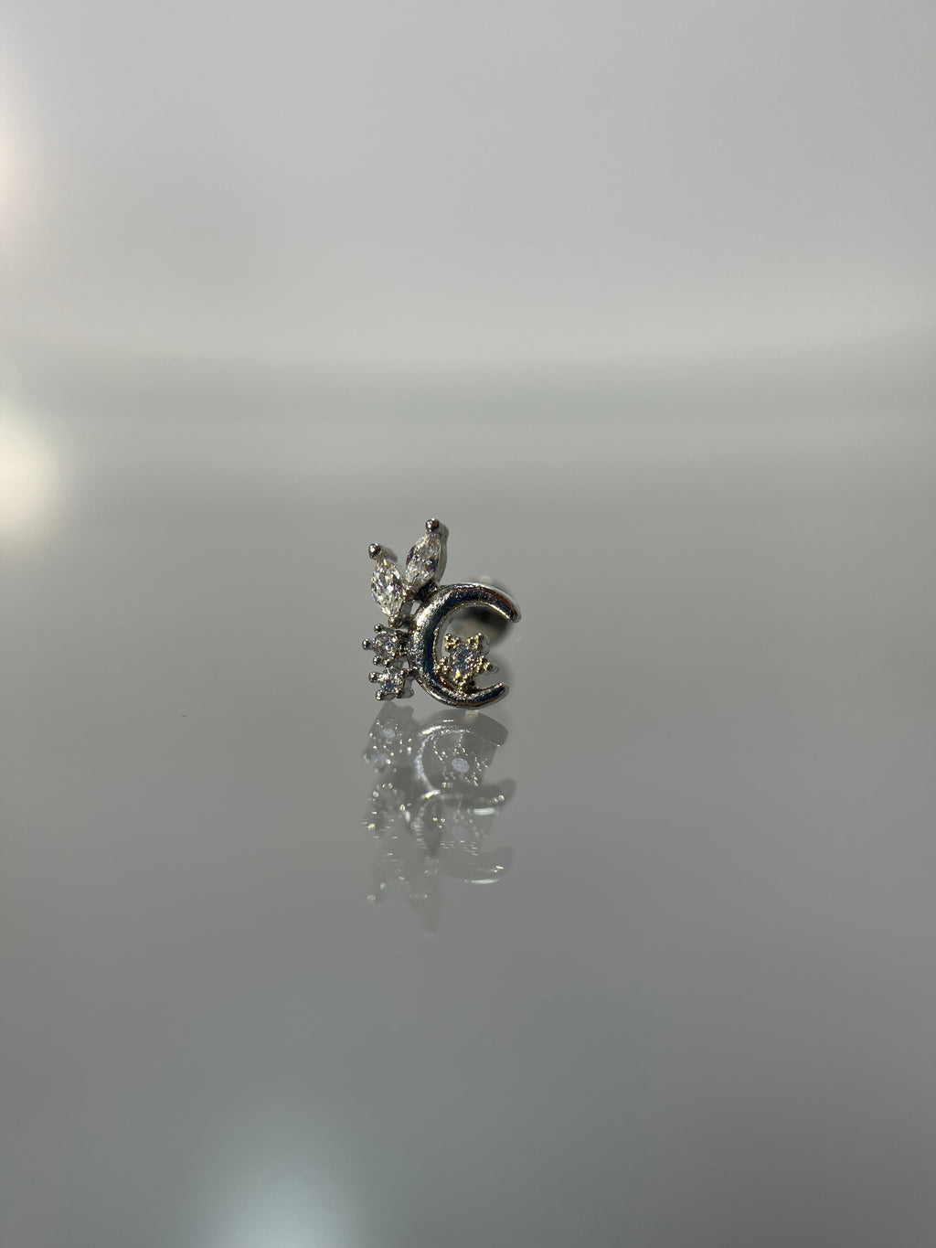 Piercings luna de hada (cierre plano)