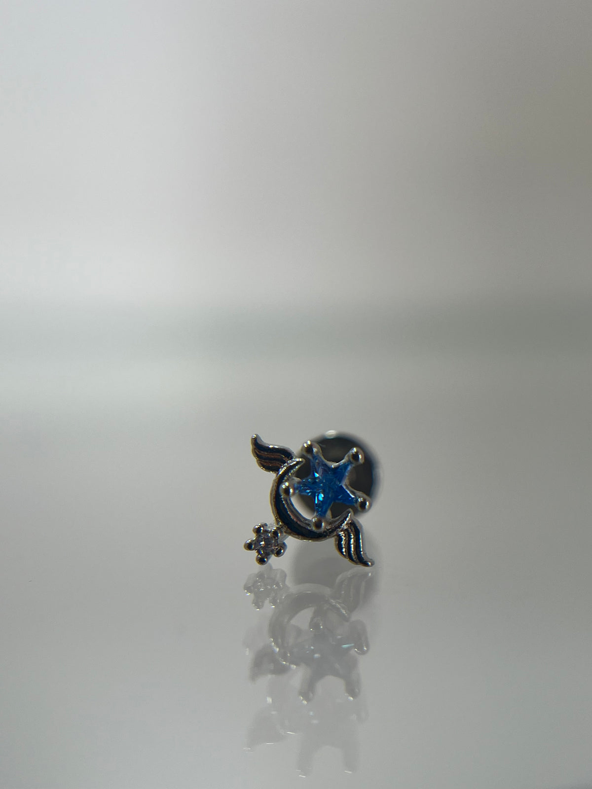 Piercing luna alada acero plateado (cierre plano)