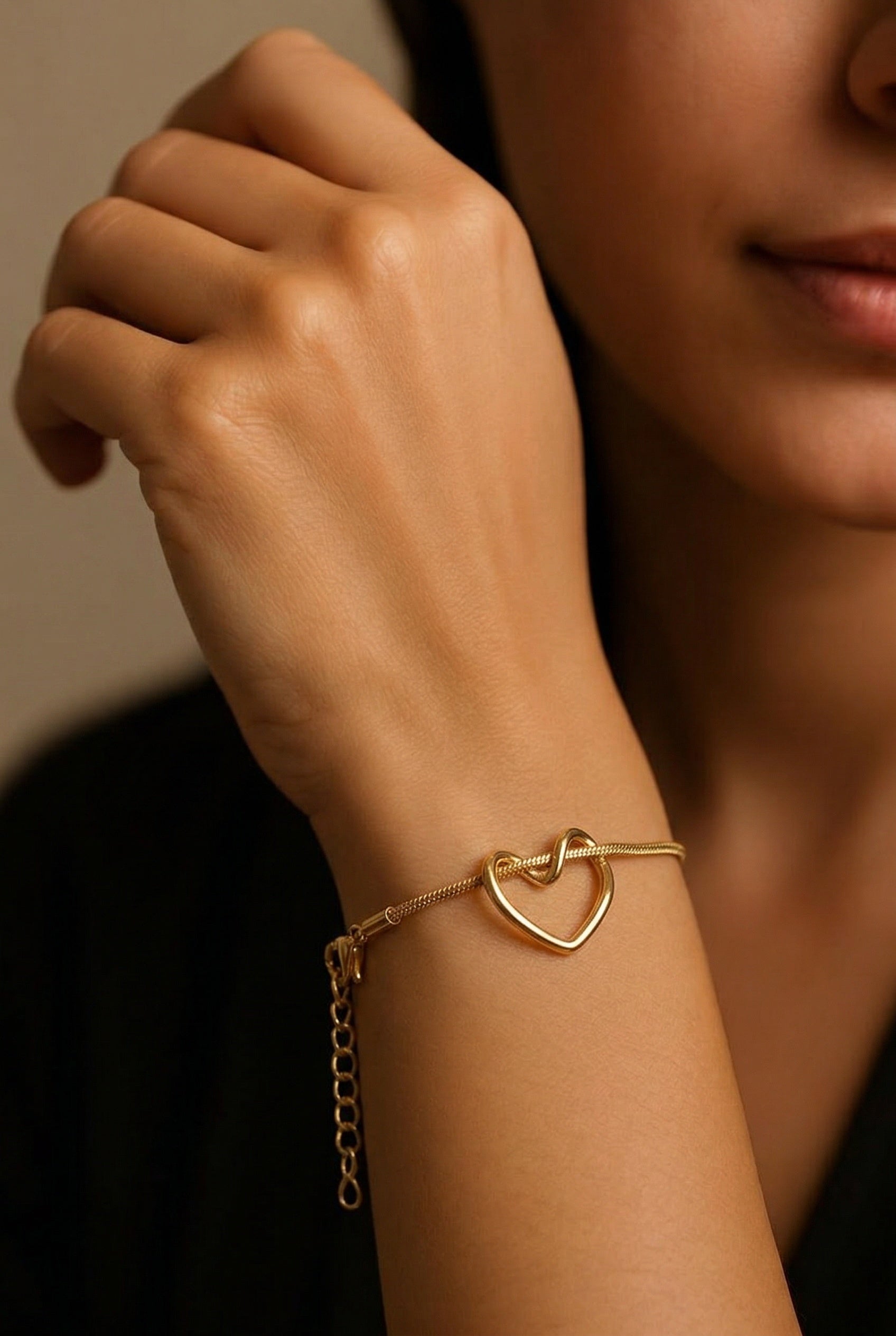 Pulsera básica con corazón dorada