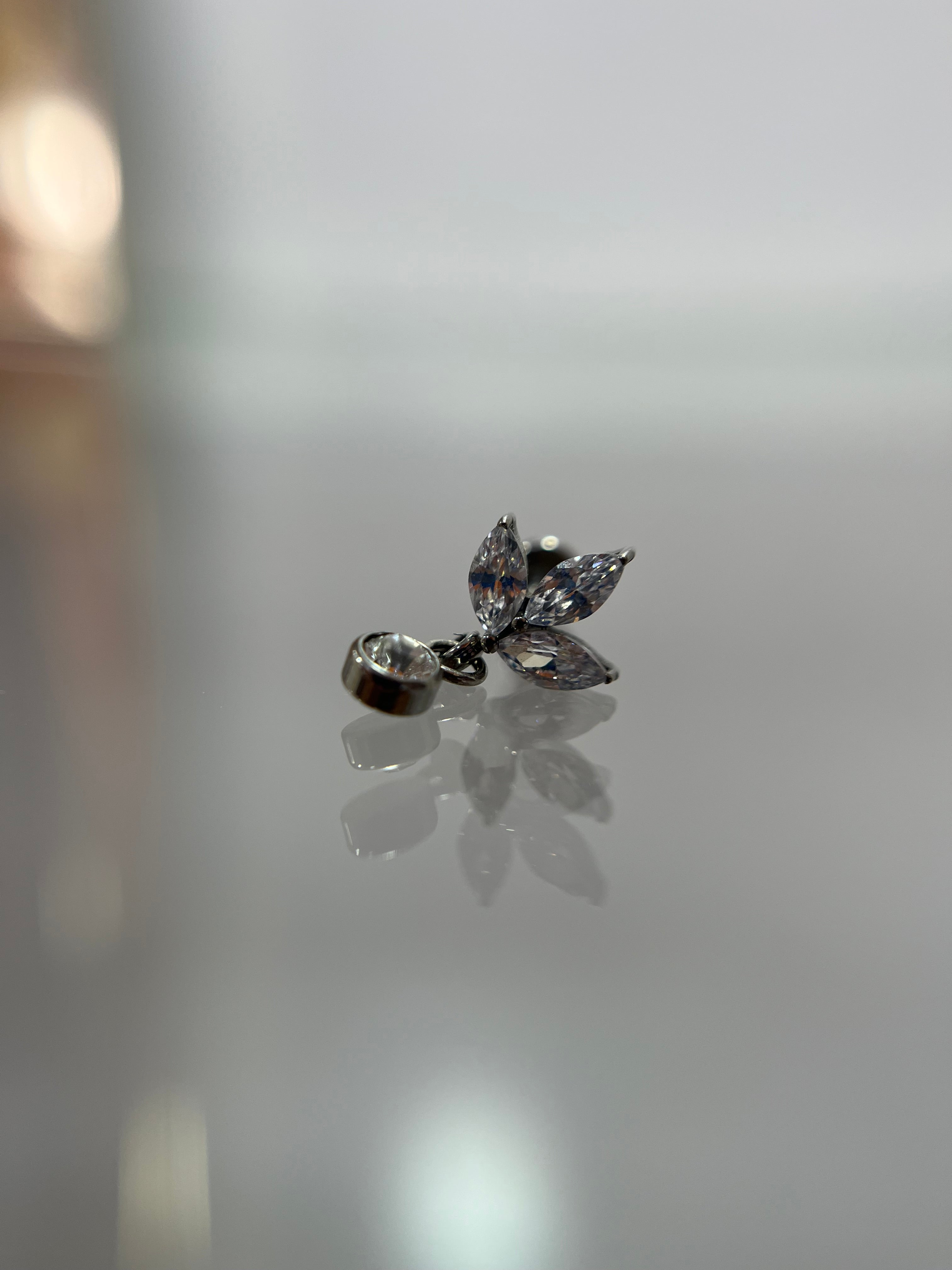 Pircing hojas diamante (cierre plano)