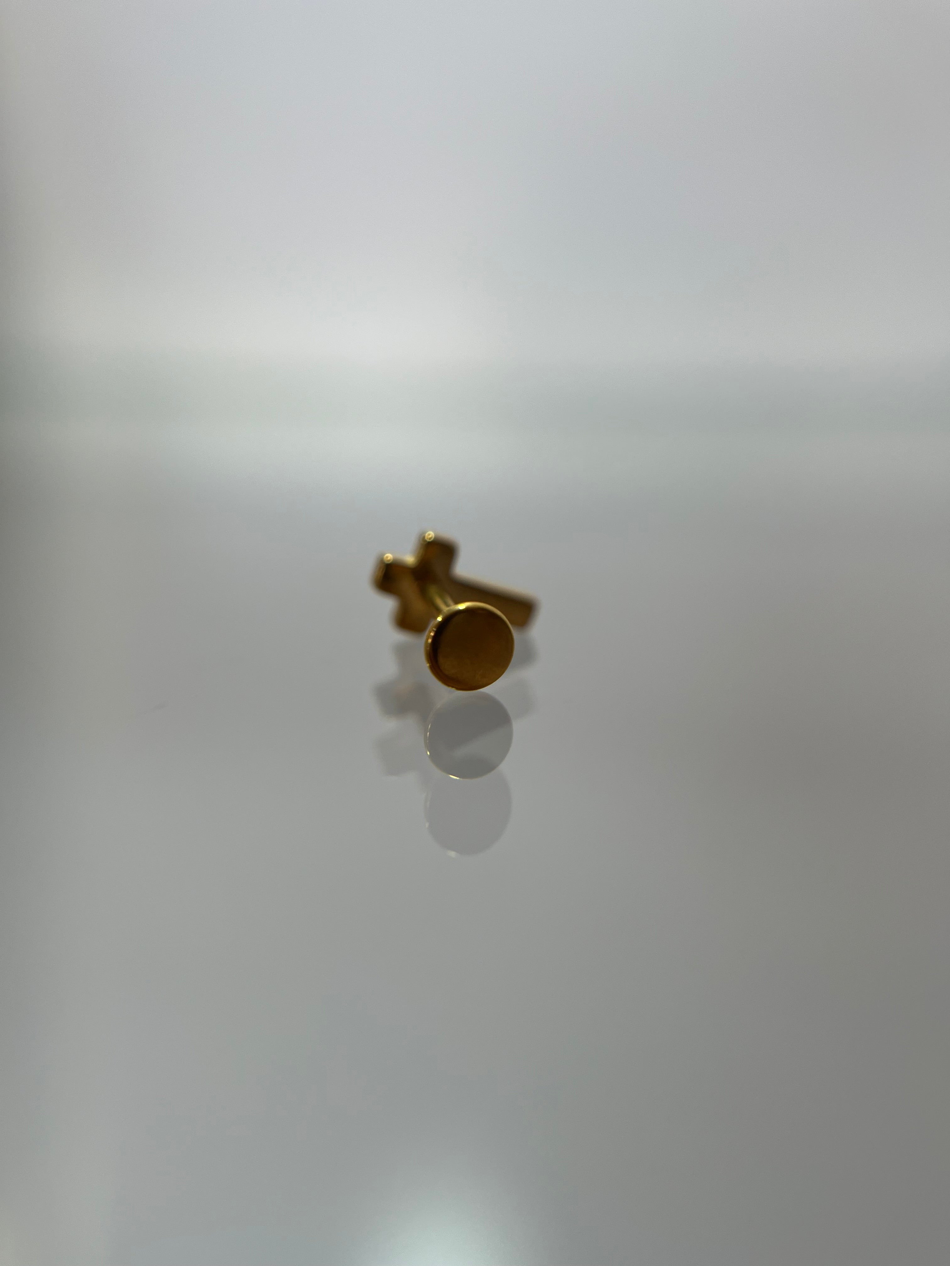 Piercings cruz (cierre plano)
