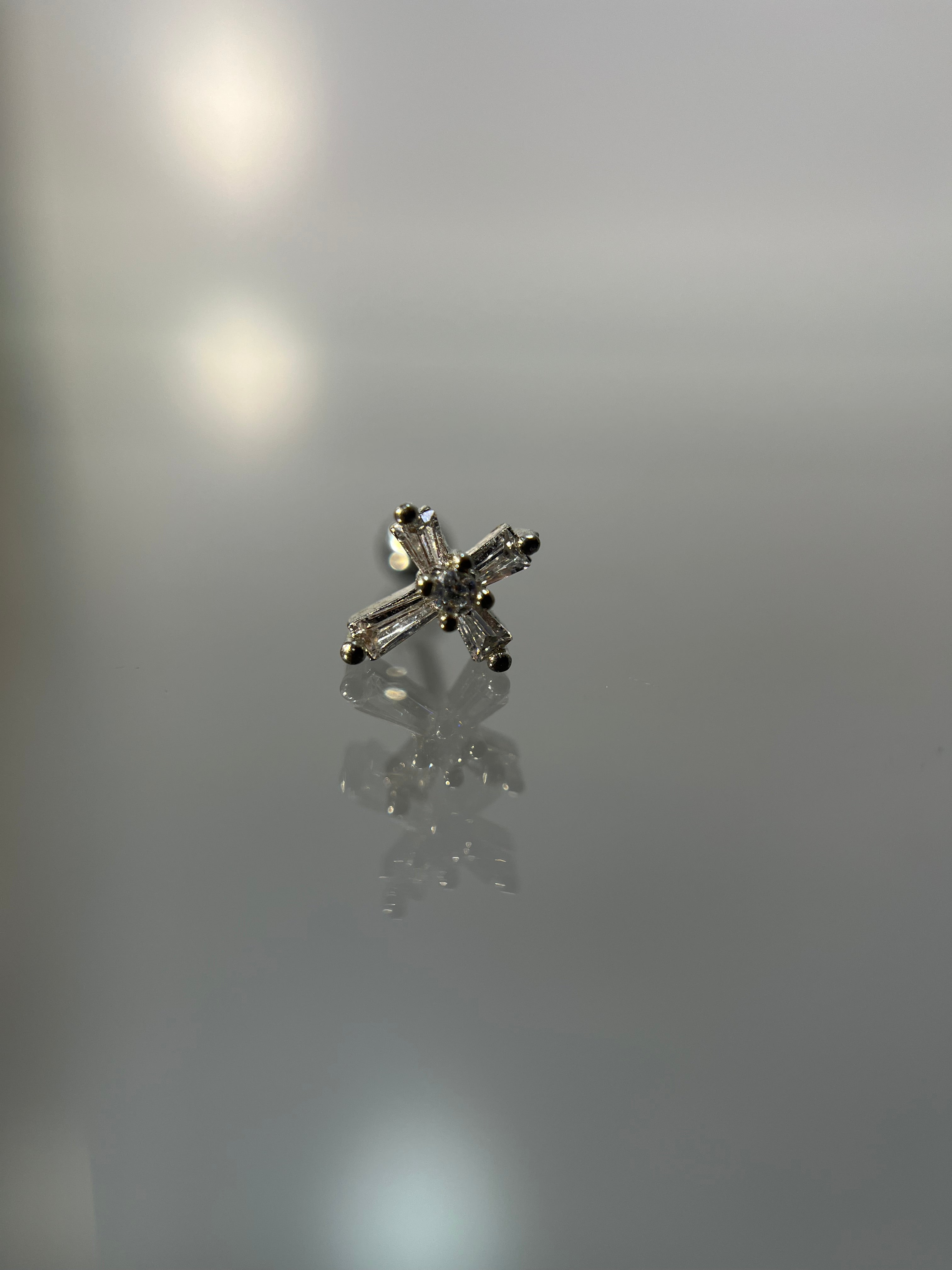 Piercings cruz (cierre esfera)
