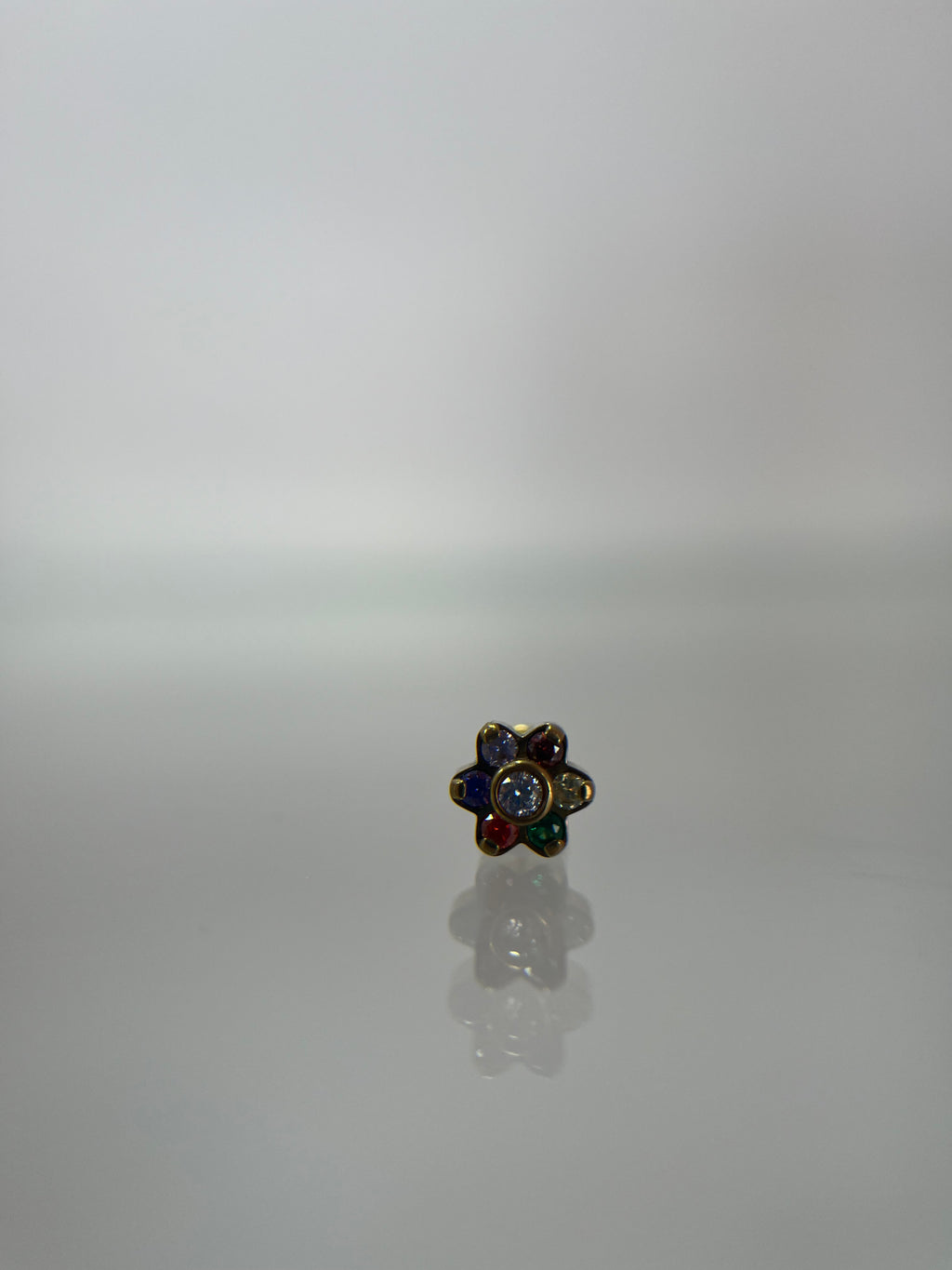 Piercing flor titanium dorado (cierre plano)