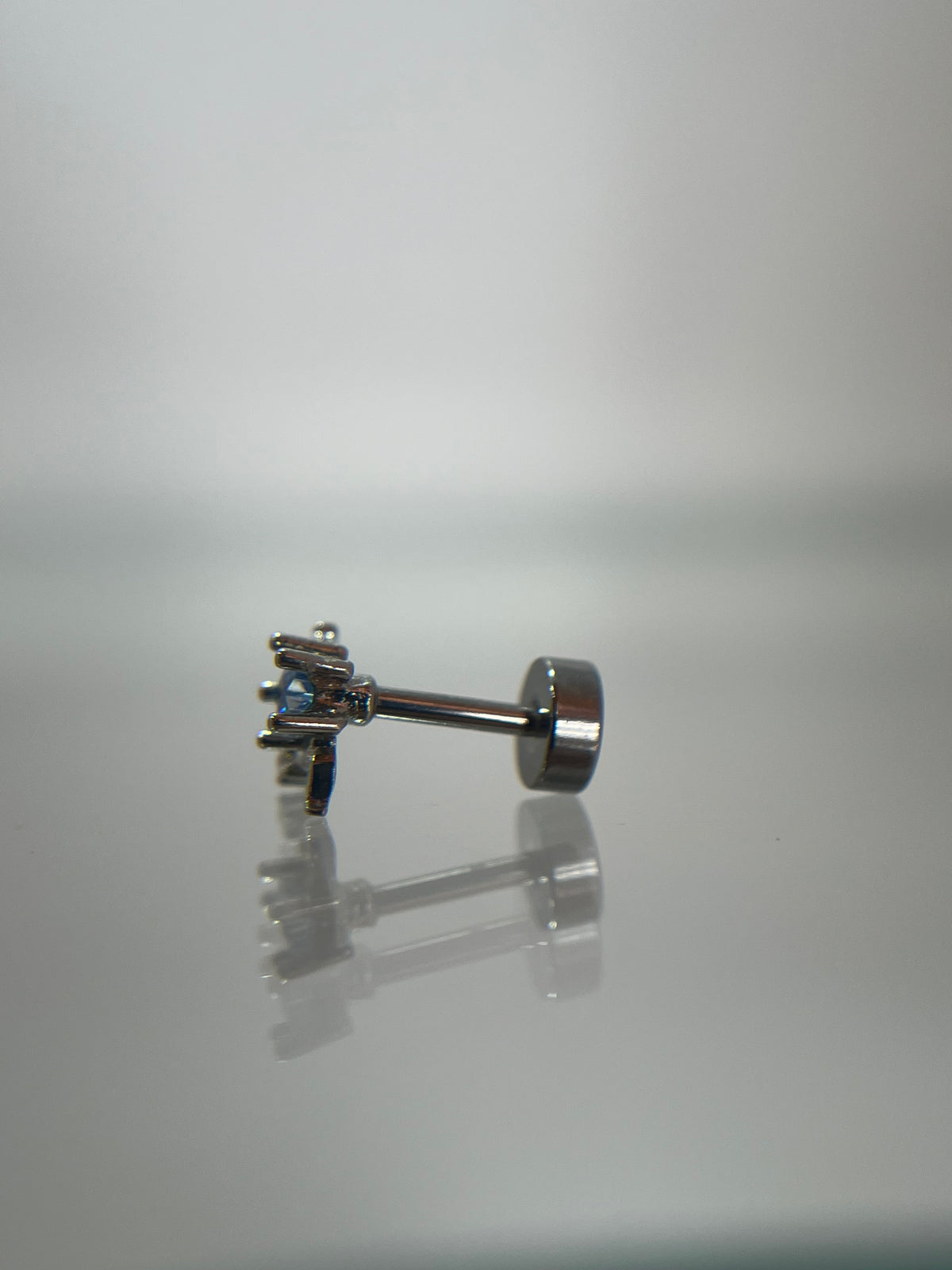 Piercing luna alada acero plateado (cierre plano)