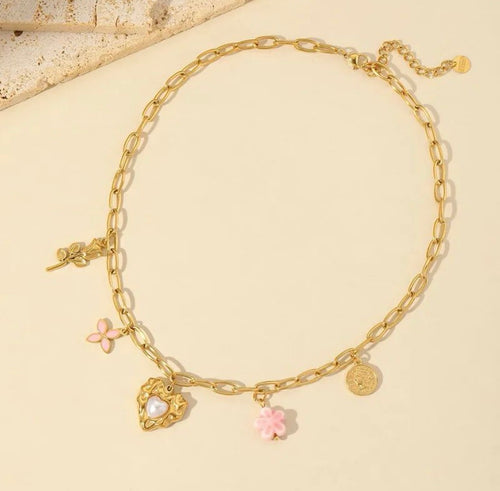 Collar con charms