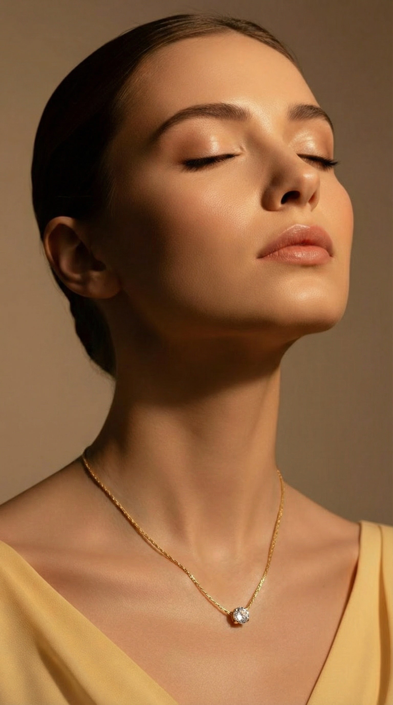 Collar dorado con cristal pequeño