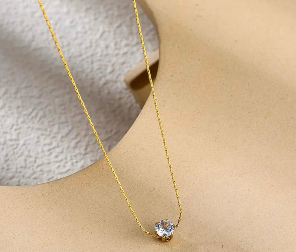Collar dorado con cristal pequeño