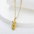 Collar de silueta de mujer dorado