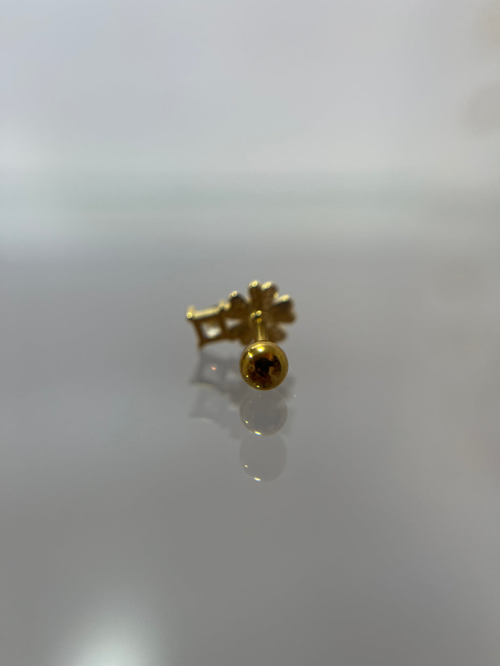 Piercings flor (cierre esfera)