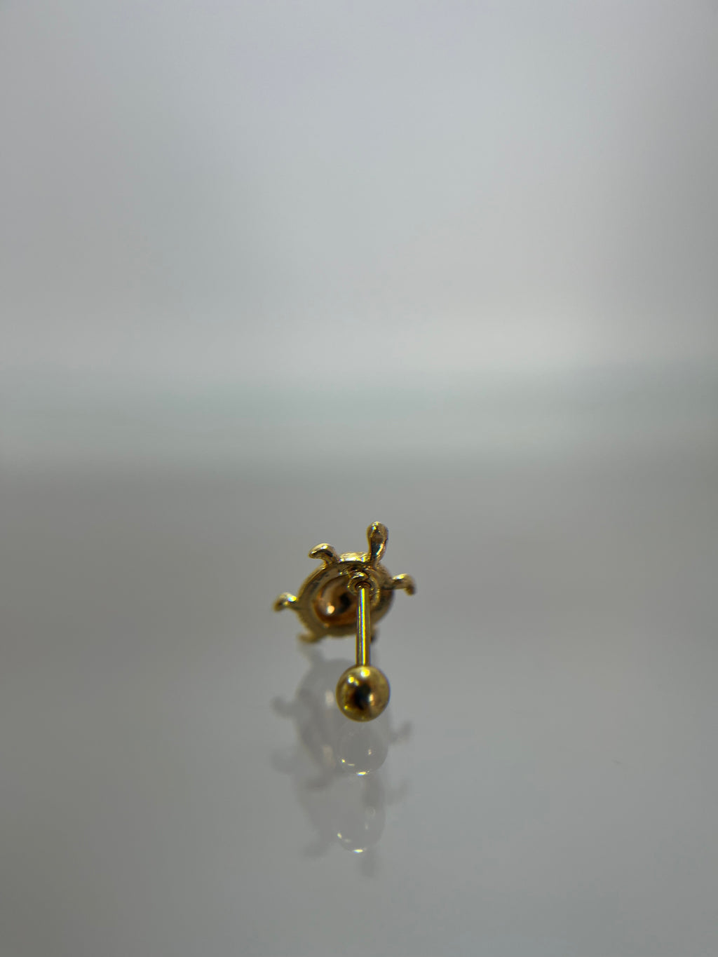 Piercing tortuga titanium dorado (cierre bolilla)