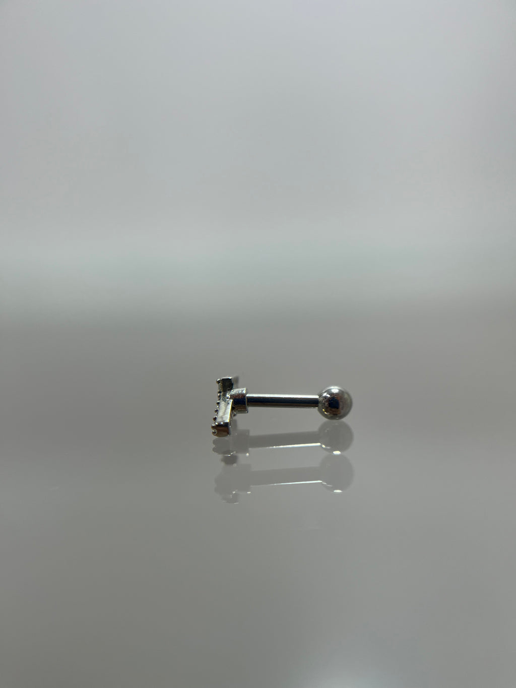 Piercing flecha acero plateado (cierre bolilla)