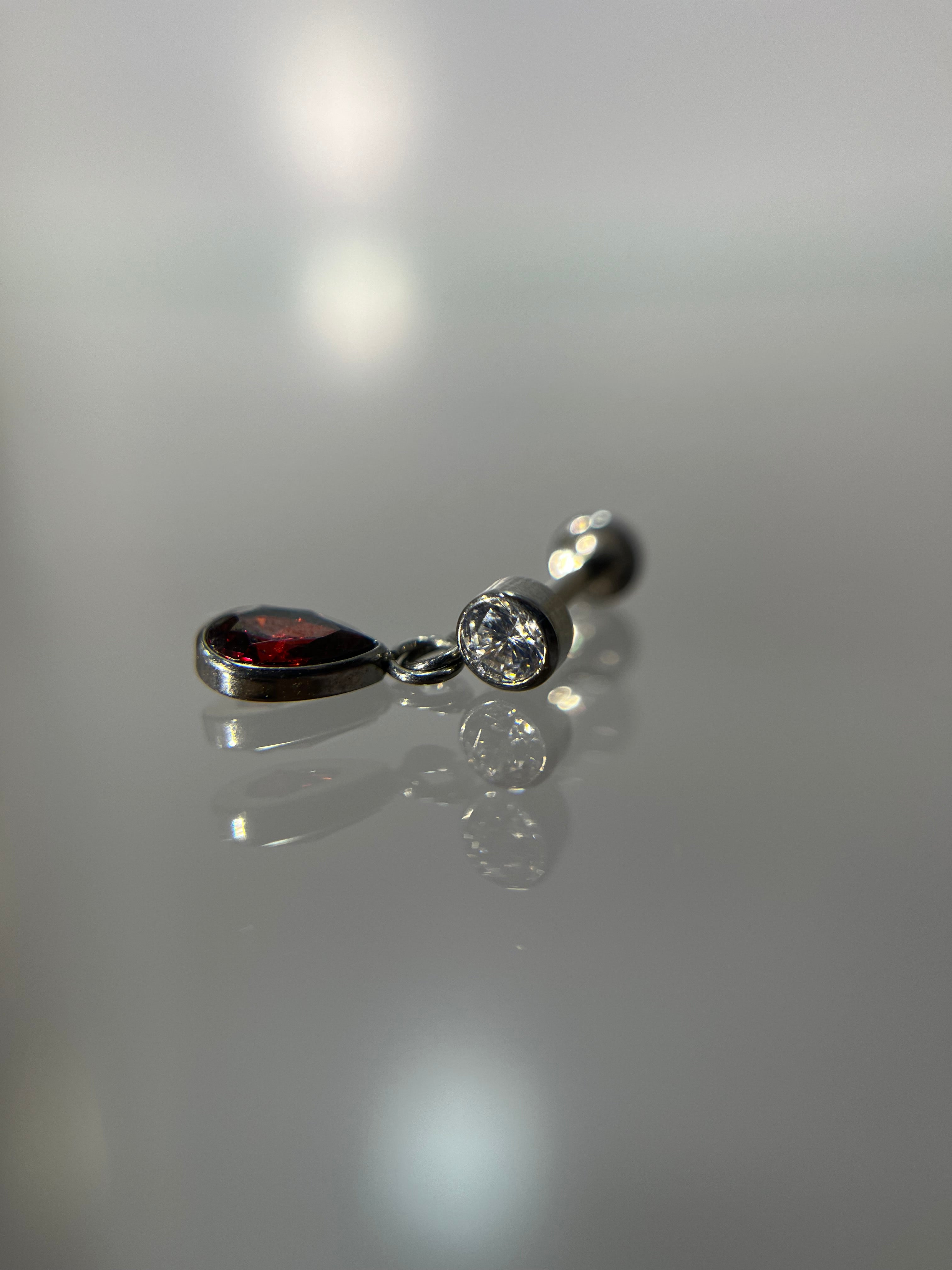 Piercings colgante rojo (cierre plano)