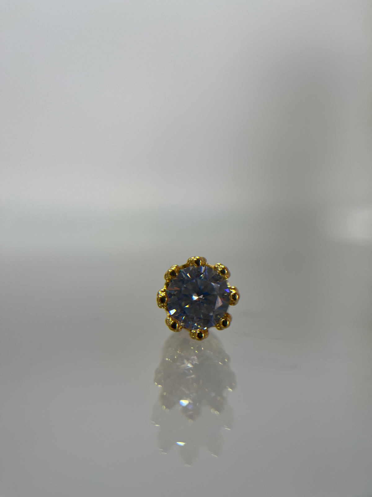 Piercing redondo corona titanium dorado (cierre bolilla)