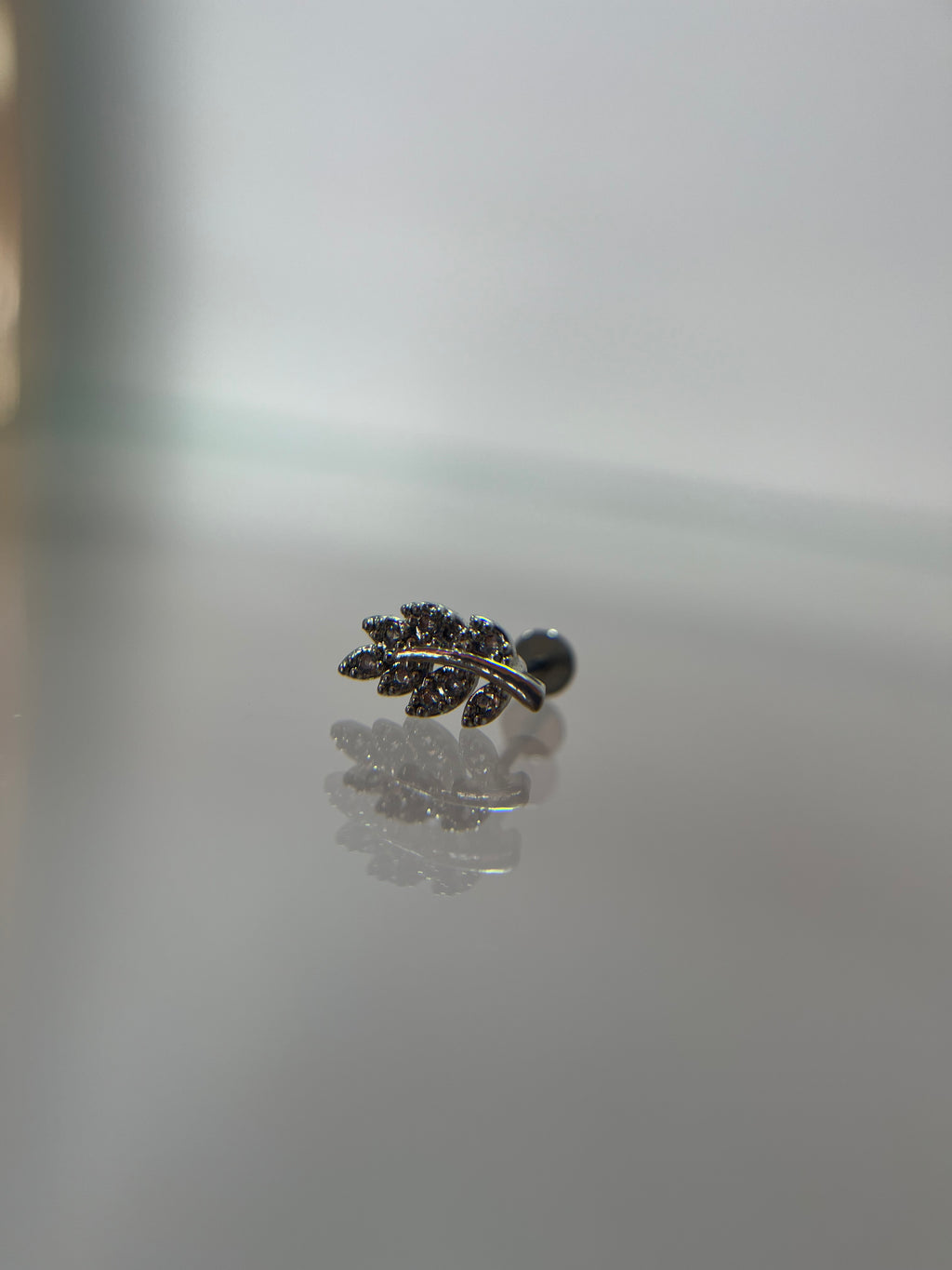 Piercings hoja con diamantes (cierre plano)