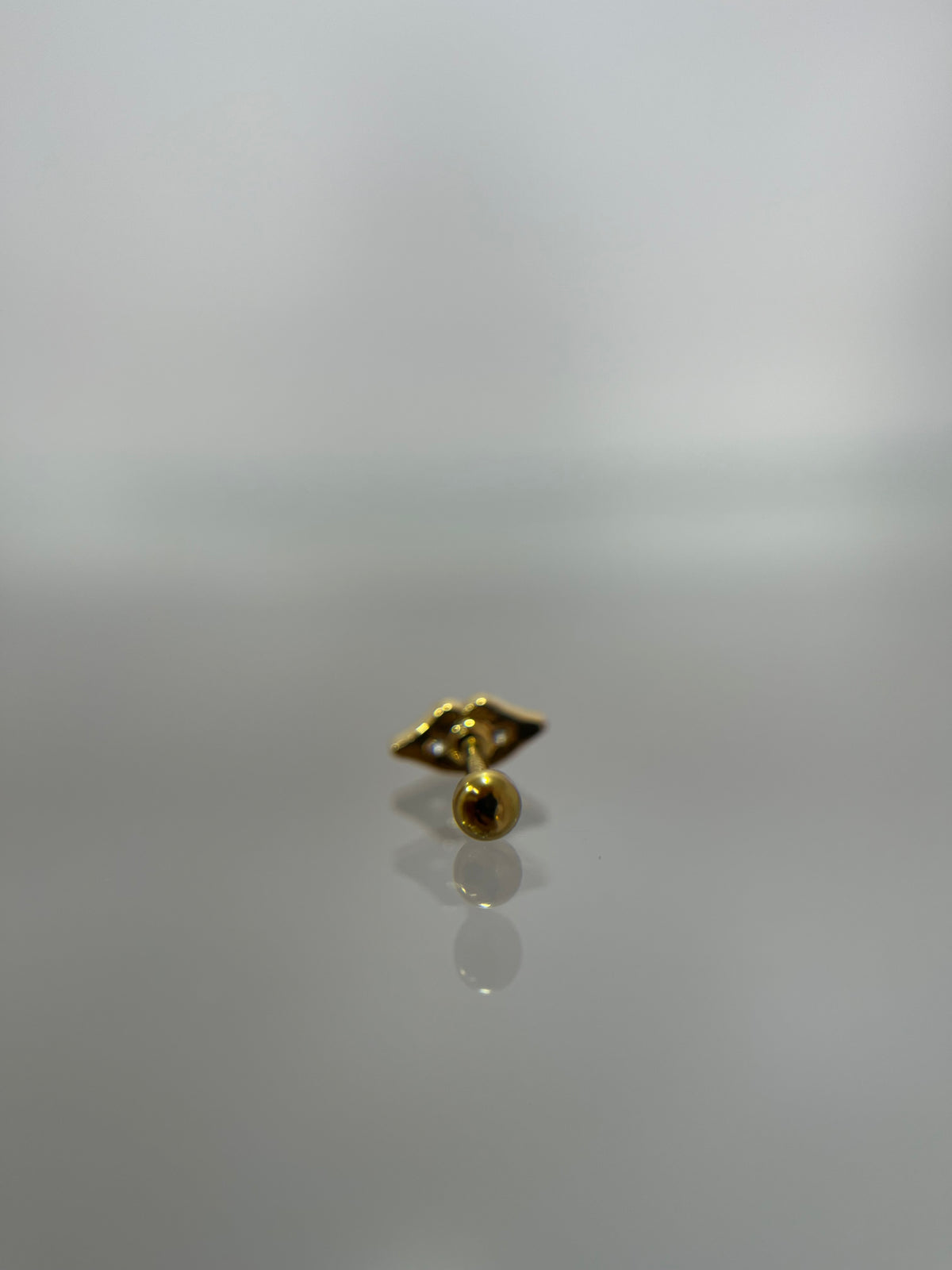 Piercing labios titanium dorado (cierre bolilla)