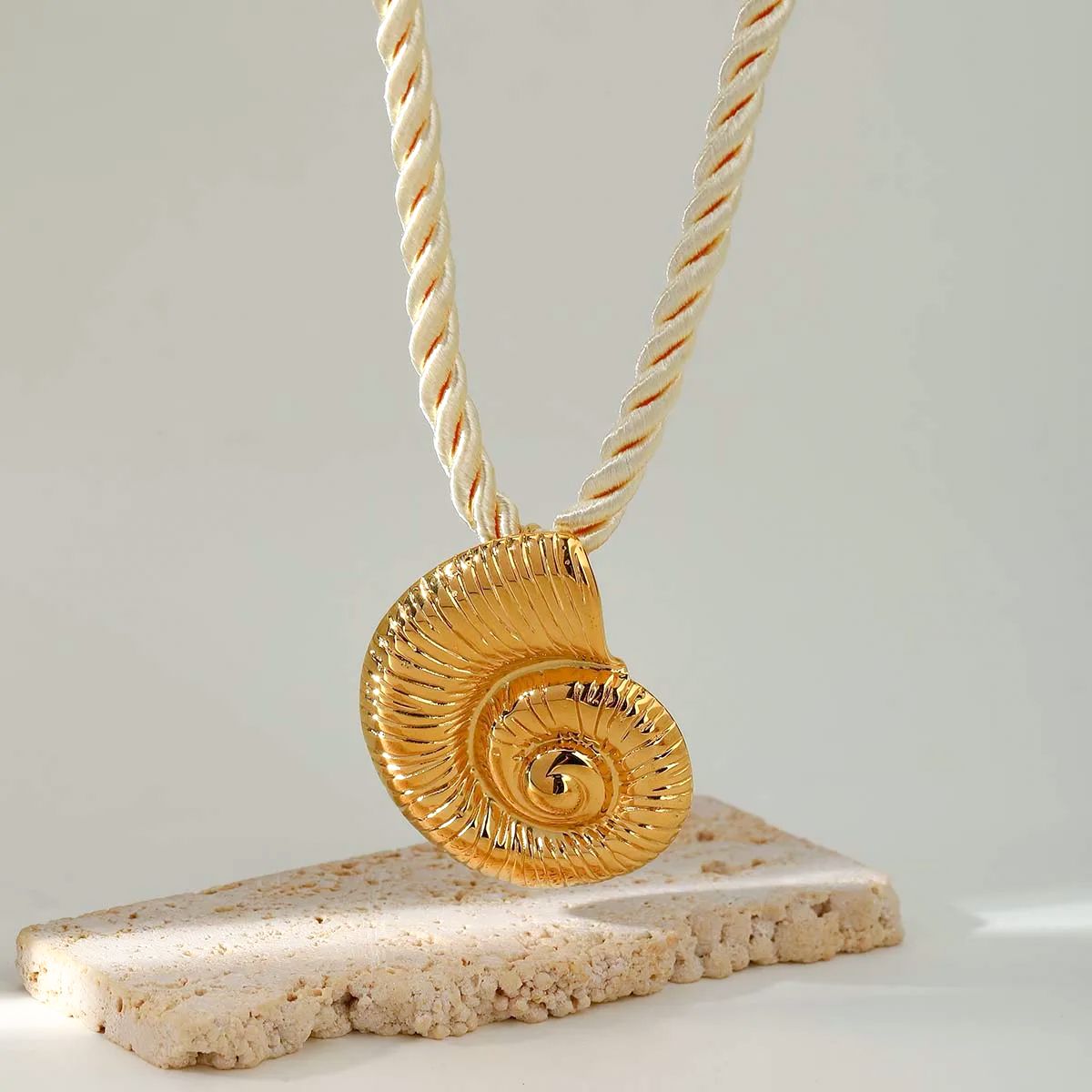 Collar caracol